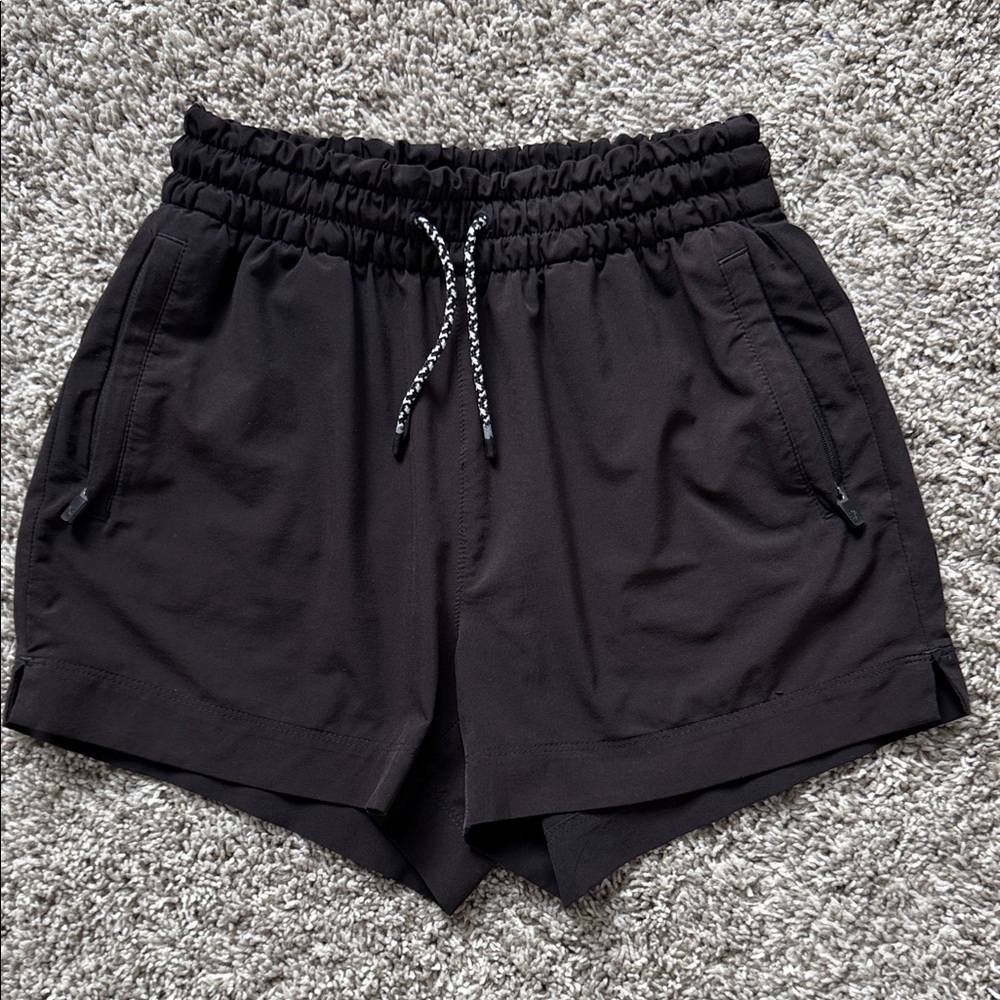 Athleta Play More shorts size M 10-12